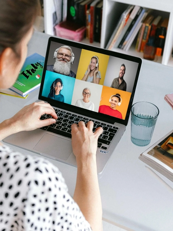 Italian teacher Live Online Class with students